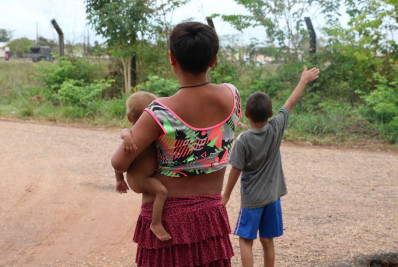 Maternidade na adolescência afeta mais jovens indígenas, diz estudo