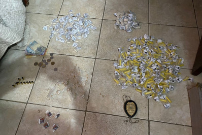 Polícia Militar apreende pedras de crack e pinos de cocaína