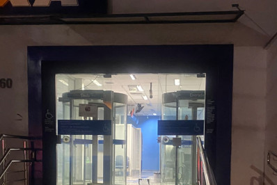 Suspeito e PM ficam feridos durante tentativa de roubo a banco em Nilópolis