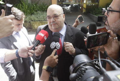 Defesa apresenta atestado médico e depoimento de mulher que atacou entregadores é adiado