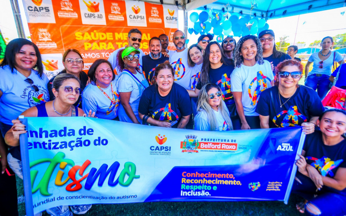 A caminhada de conscientiza&ccedil;&atilde;o reuniu v&aacute;rias pessoas na Vila Ol&iacute;mpica de Belford Roxo