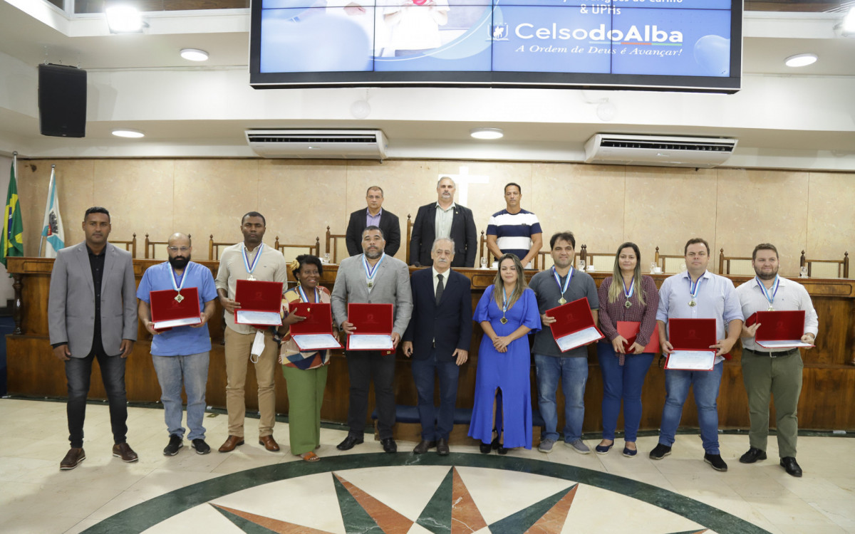 M&eacute;dicos do Hospital Moacyr do Carmo s&atilde;o homenageados na C&acirc;mara de Caxias - Art V&iacute;deo/ Victor Hugo/Divulga&ccedil;&atilde;o