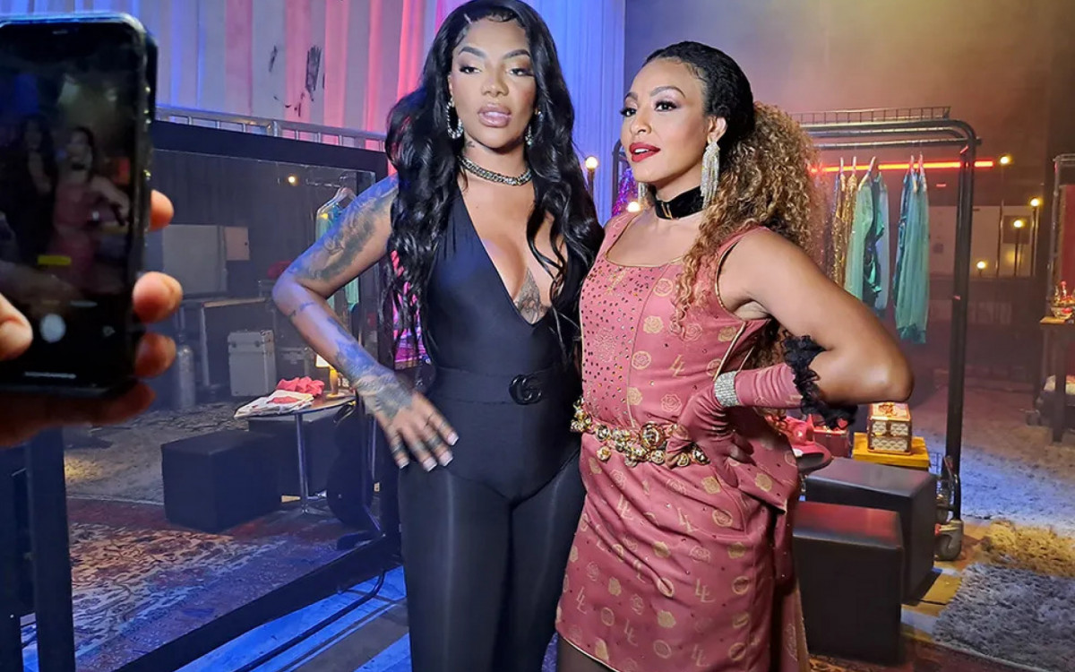 Ludmilla e Sheron Menezzes posam juntas nos bastidores de 'Vai na Fé' - Gshow/Renata Domingues