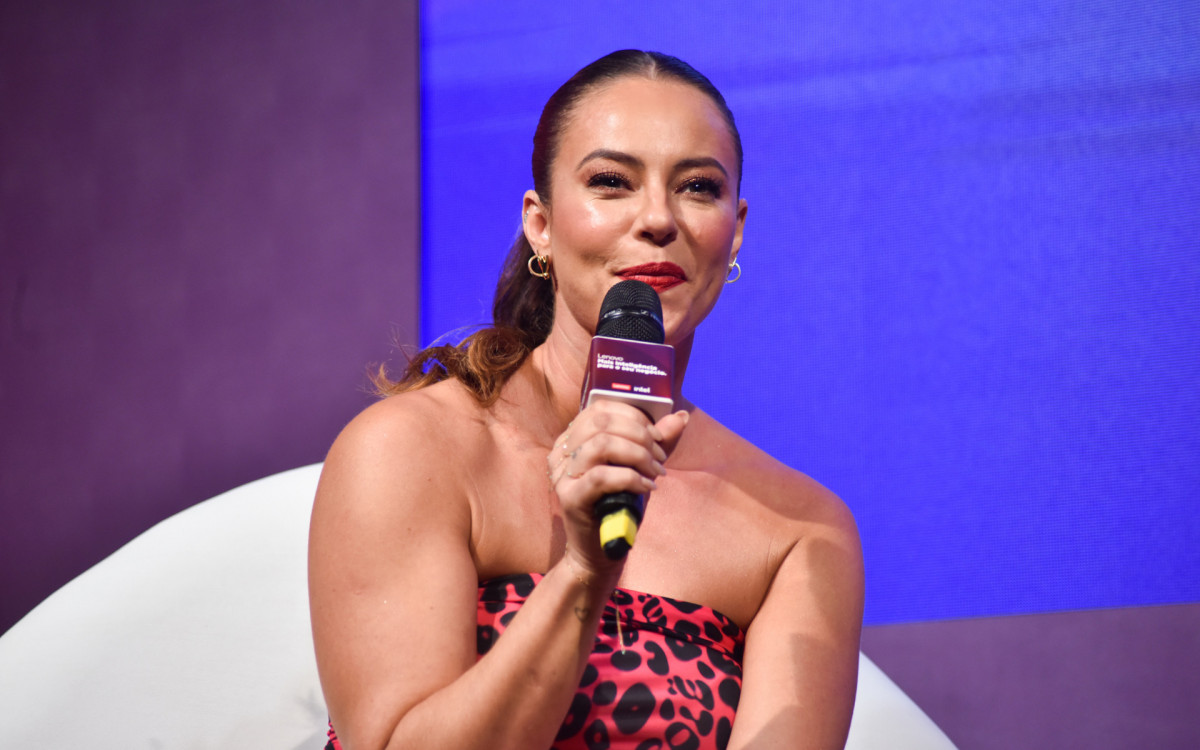 Paolla Oliveira participa de evento em S&atilde;o Paulo, na tarde desta quinta-feira