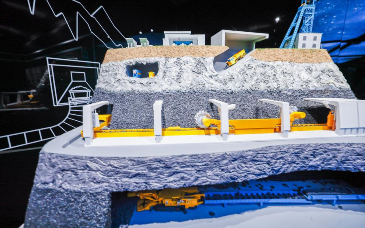 Lula e a sua comitiva participa de uma reunião com representantes da montadora elétrica chinesa - Ricardo Stuckert