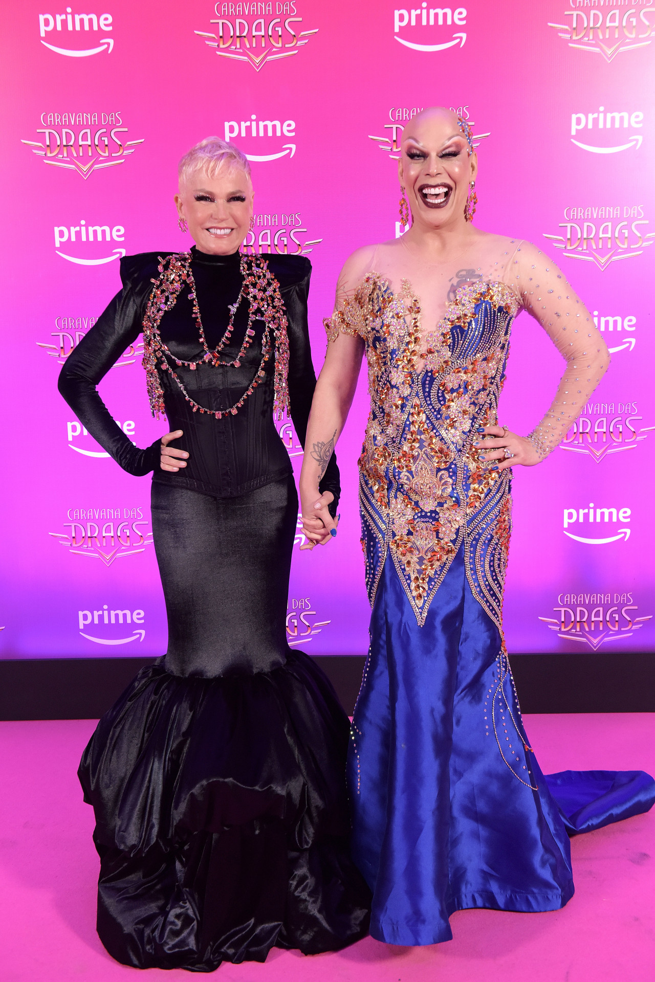 Xuxa e Ikaro Kadoshi são os apresentadores do 'Caravana das Drags' - Divulgação / Prime Video