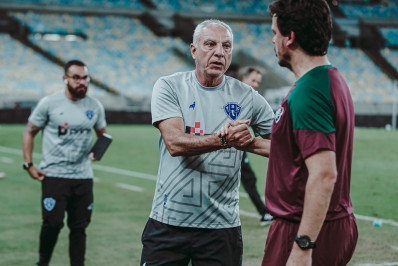 Técnico do Paysandu 'joga a toalha' e reconhece superioridade do Fluminense: 'O nível é diferente'