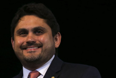 Nikolas Ferreira pede para STF investigar ministro de Lula por peculato