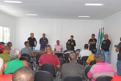 Búzios realiza reunião para tratar de protocolos de segurança nas escolas com porteiros e vigias