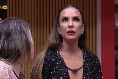 Ivete Sangalo curte festa, conhece quarto do líder e leva 'atenção' da produção
