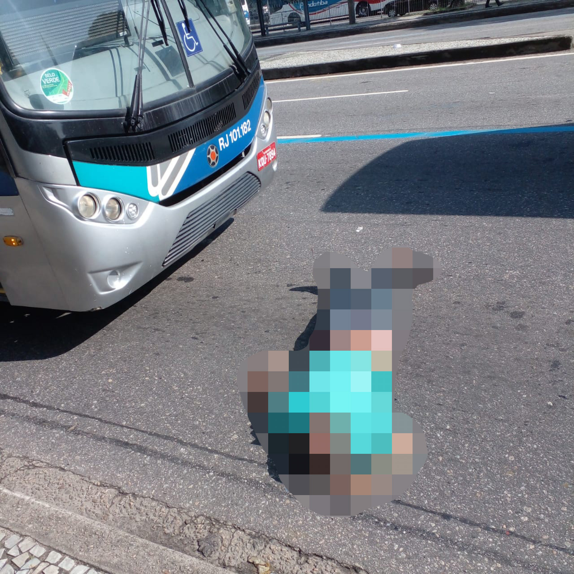 Suspeito foi imprensado entre os dois &ocirc;nibus na Avenida Presidente Vargas