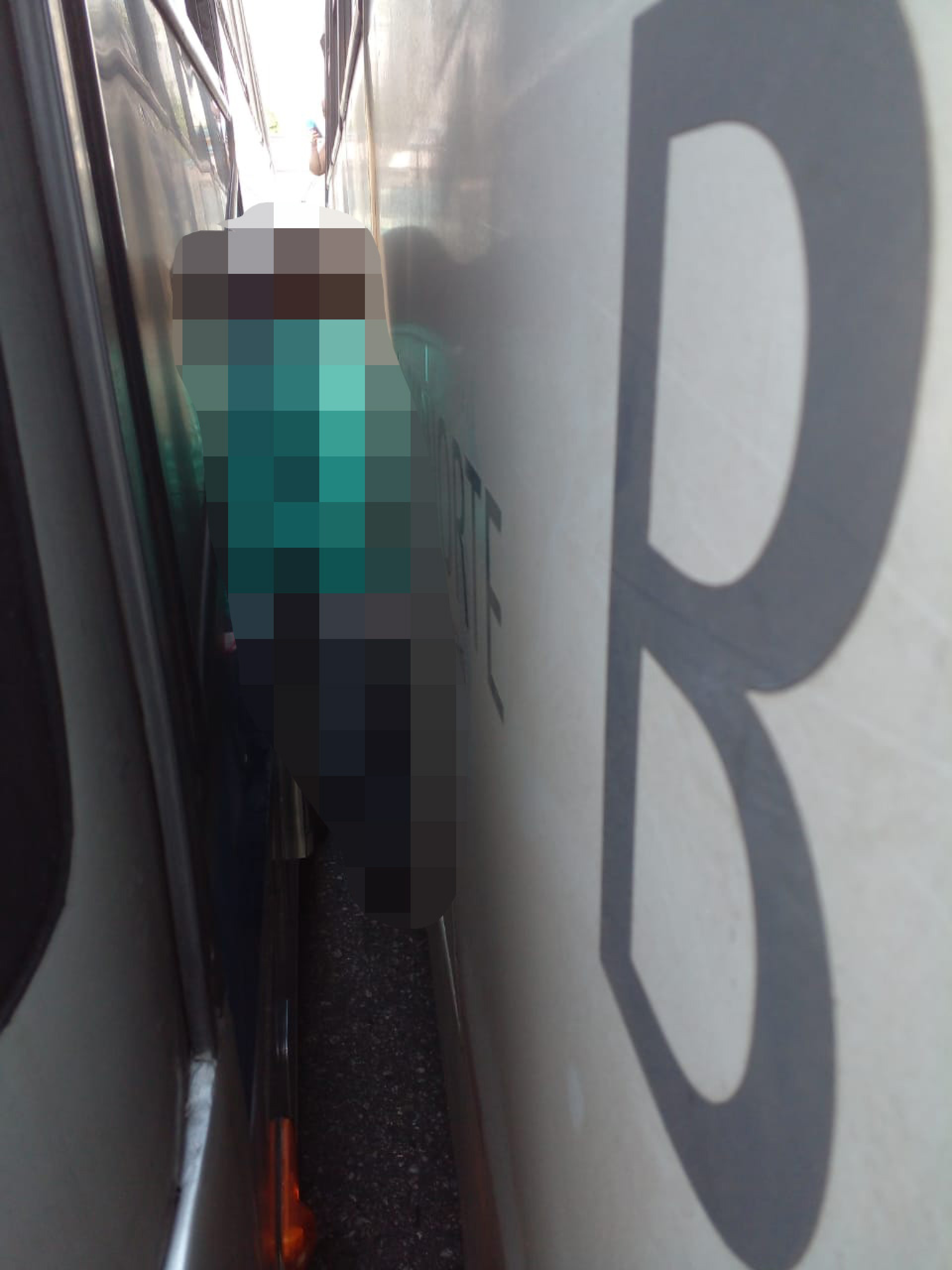 Suspeito foi imprensado entre os dois &ocirc;nibus na Avenida Presidente Vargas