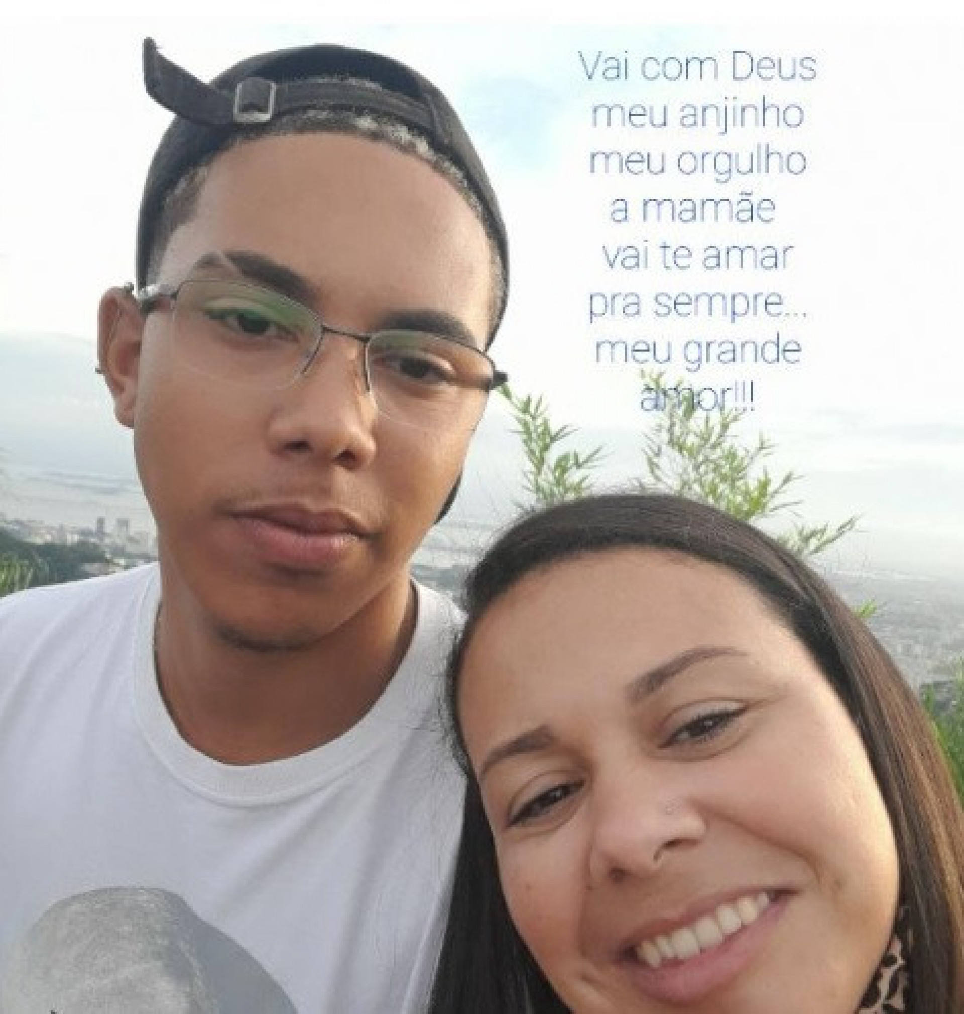 Marcos Vinicius, de 20 anos, ao lado da mãe, Dayana Ximenes do Valle, de 38 anos - Divulgação