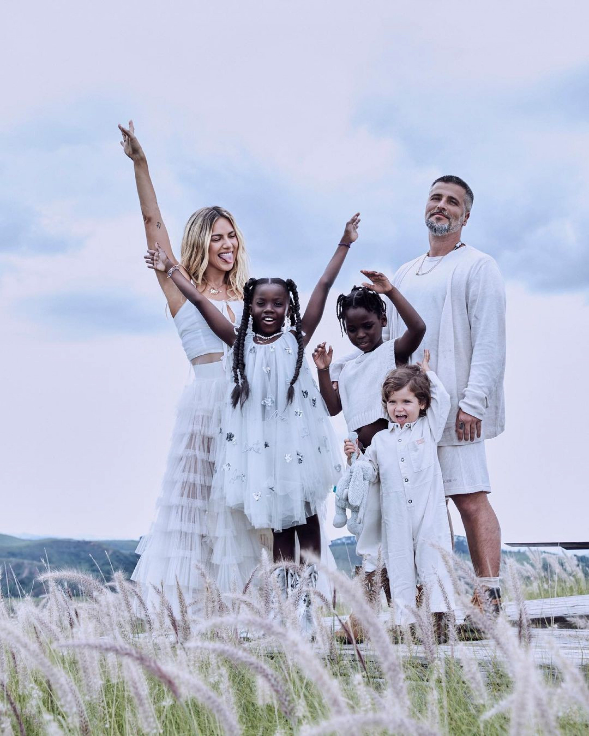 Giovanna Ewbank e Bruno Gagliasso com os filhos Titi, Bless e Zyan - Reprodução/Instagram