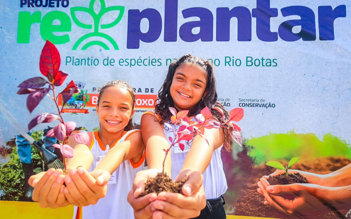 Thayla Cristina Silva e Rebeka Rosa Oliveira gostaram de participar das atividades