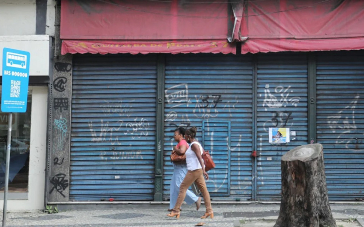 Ao andar pela regi&atilde;o, mesmo nos dias de semana, &eacute; poss&iacute;vel perceber ojas fechadas, portas trancadas e algumas das principais ruas quase desertas