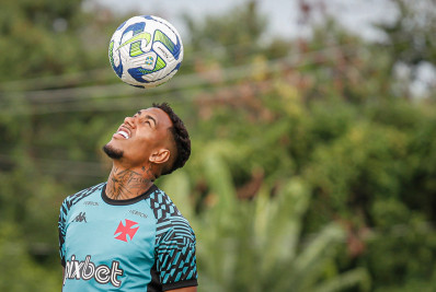 Com novidades, Vasco divulga lista de relacionados para estreia no Brasileirão; veja