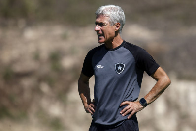Em grande fase no Botafogo, Luís Castro teria despertado interesse de outro clube árabe