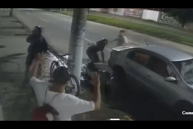 Vídeo: bandidos caem de moto antes de assaltar vítimas em Campos