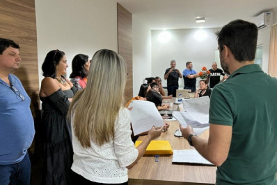 Prefeito empossa servidores e reafirma compromisso com qualidade de vida da população