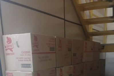 Polícia apreende carga de chocolates na comunidade Furquim Mendes