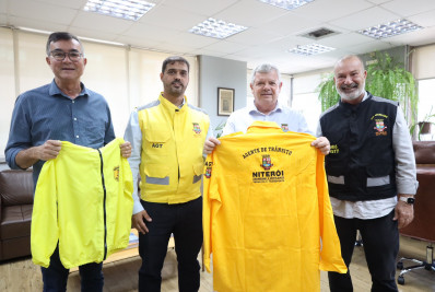 Prefeitura de Niterói entrega novo uniforme aos agentes de trânsito
