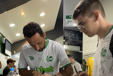 Juventude apresenta Nenê, que admite: 'Estava praticamente aposentado'