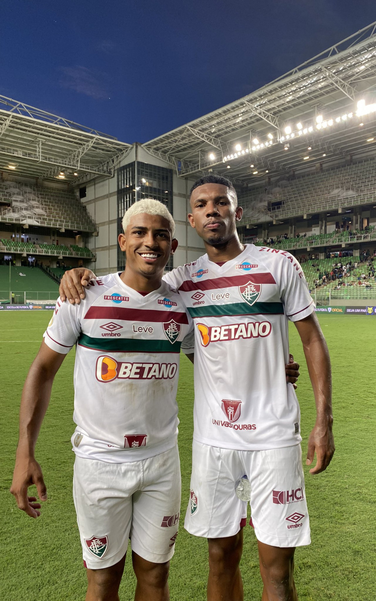 John Kennedy e Lelê comemoram vitória do Flu sobre o América-MG - Divulgação / Fluminense