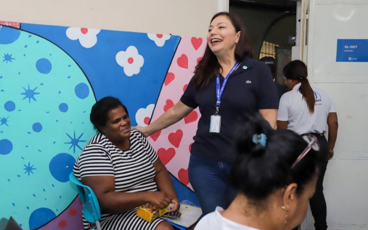 Secretária visita ciep 188 durante evento