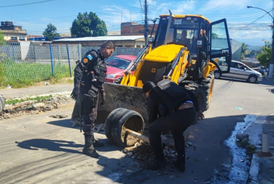 PM retira 12 toneladas de barricadas do tráfico de drogas na Vila Tiradentes