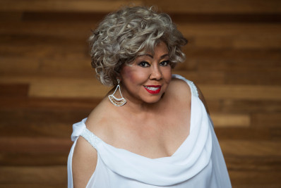 Alcione retorna ao palco da casa de shows Ribalta cantando seus maiores sucessos