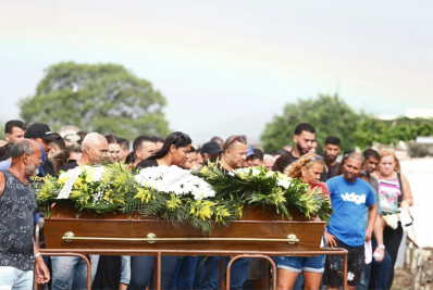 Taxista morto em acidente de carro na Barra da Tijuca é enterrado