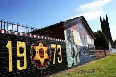 25 anos de paz na Irlanda do Norte à sombra do conflito