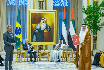 Lula participa da assinatura de acordos com Emirados Árabes Unidos