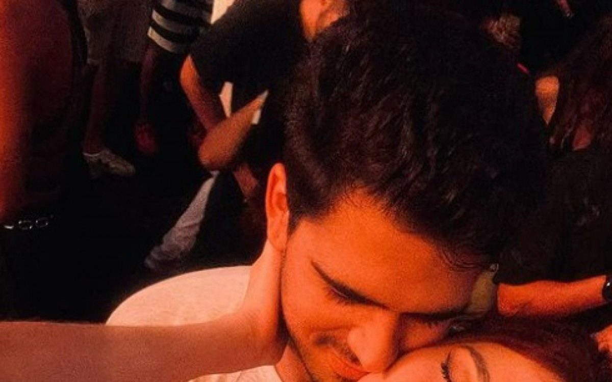 Ana Clara compartilha fotos com o namorado nas redes sociais