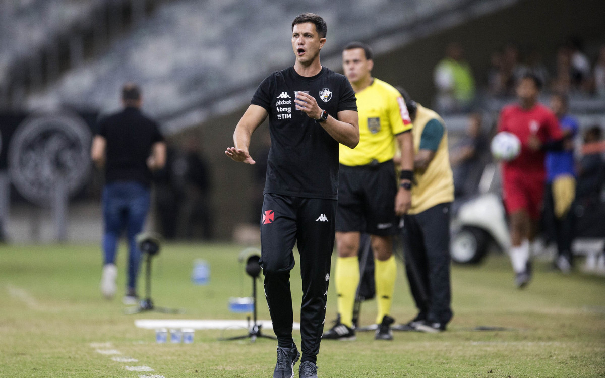 Mauricio Barbieri aprovou a estreia do Vasco no Brasileir&atilde;o 2023