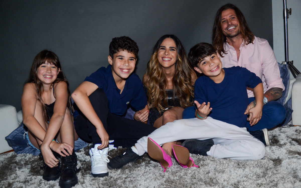 Wanessa posa com Dado Dolabella, os filhos e enteada