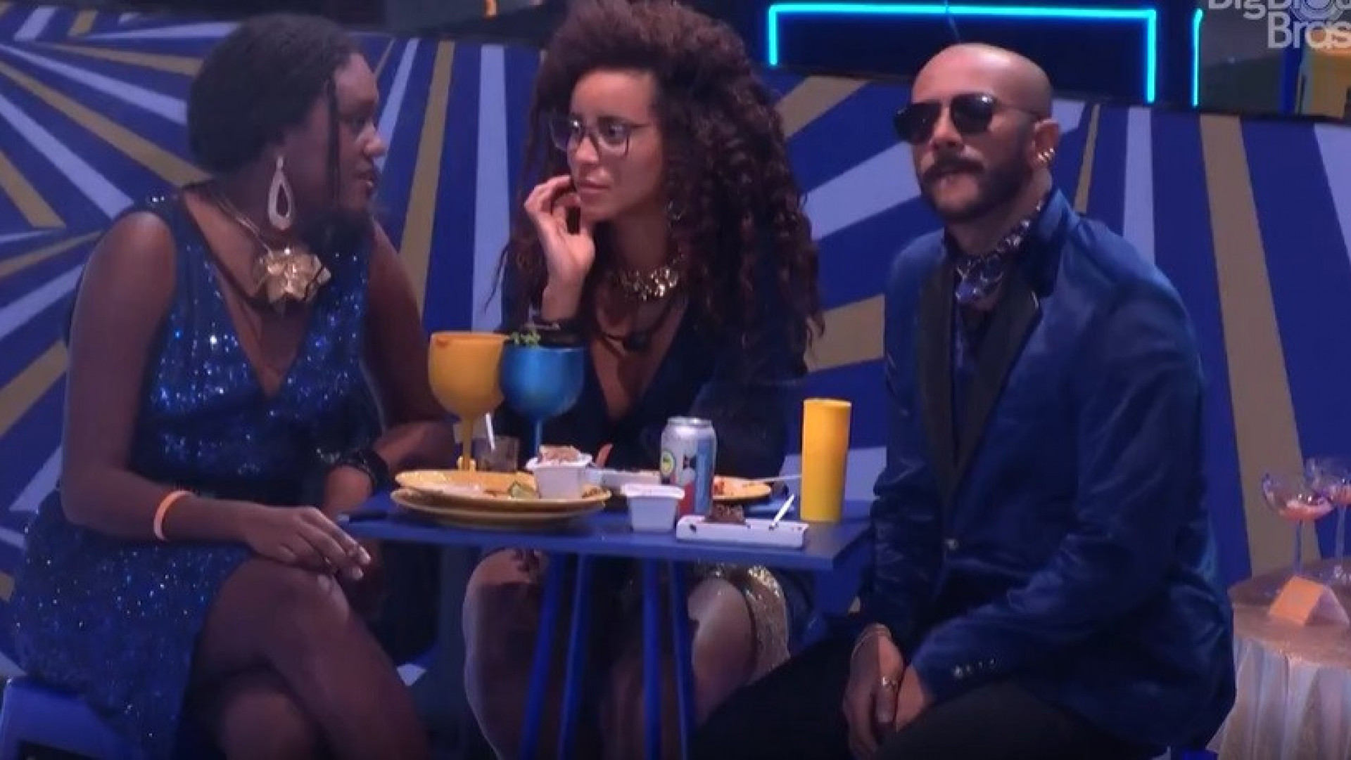 Sarah desabafa com Domitila e Ricardo - Reprodução de vídeo / TV Globo