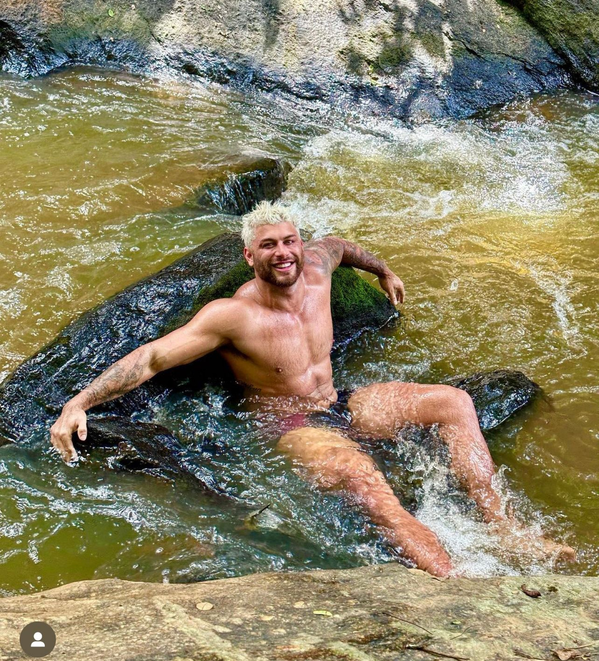 Jesus Luz em fotos de cueca branca - Fotos reprodução Instagram