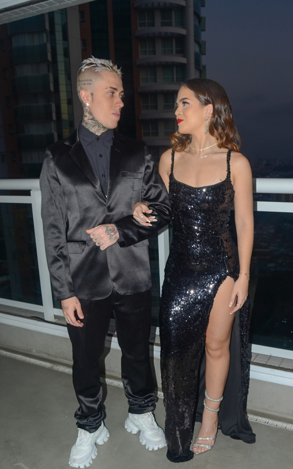 Mel Maia participa das grava&ccedil;&otilde;es do novo clipe de seu namorado, MC Daniel