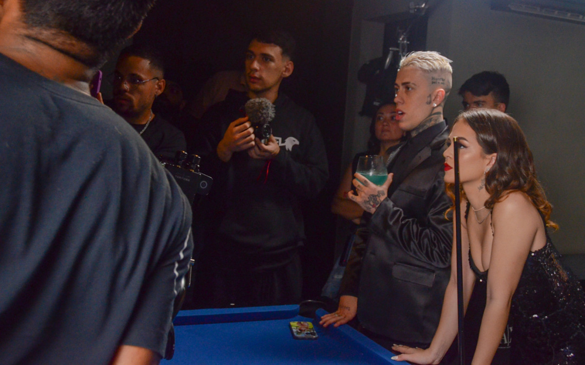 Mel Maia participa das grava&ccedil;&otilde;es do novo clipe de seu namorado, MC Daniel