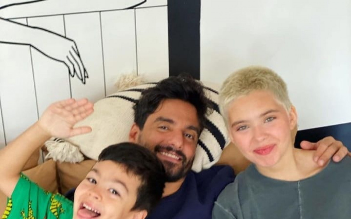 Jo&atilde;o Paulo Demasi com os filhos Flor Gil e Nino Gil