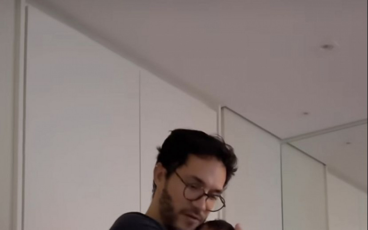 Ex-BBB Eliezer usou as redes sociais para falar sobre a paternidade