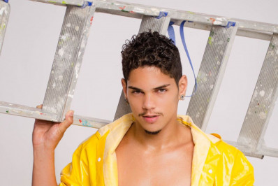 Pedreiro alvo de polêmica com David Brazil, vira modelo, assina contrato e é sondado por Record TV