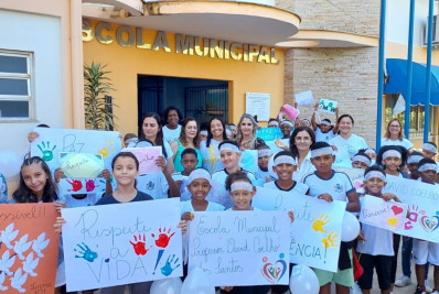 Escola Municipal faz passeata pela paz