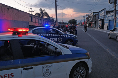 Transporte e Trânsito de Mesquita realiza operação no Viaduto Cantor e Compositor Dicró
