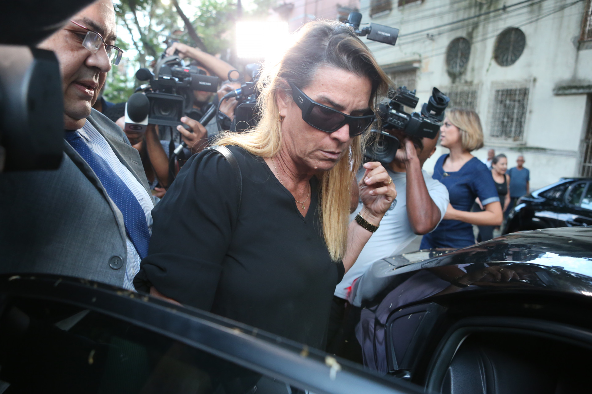 Ex-jogadora de vôlei Sandra Mathias saindo da 15° DP- Gávea, após prestar depoimento sobre as agressões cometidas contra entregadores, em São Conrado.  - Cleber Mendes/ Agência O Dia