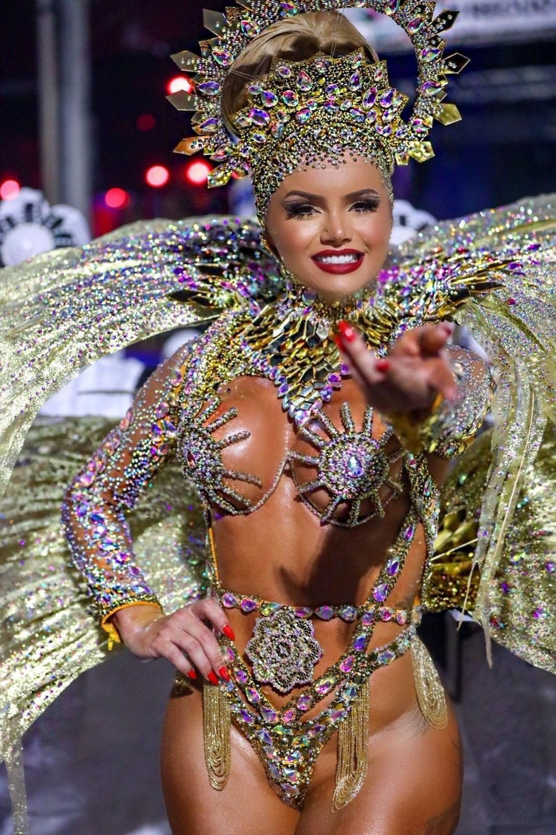 Thalita Zampirolli segue como rainha de bateria da Unidos de Padre Miguel |  O Dia na Folia | O Dia