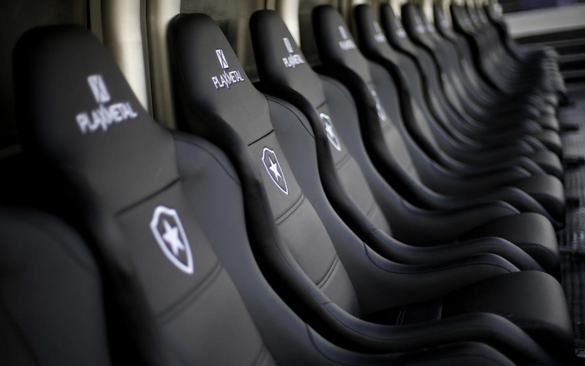 Novas poltronas no banco de reservas do Est&aacute;dio Nilton Santos