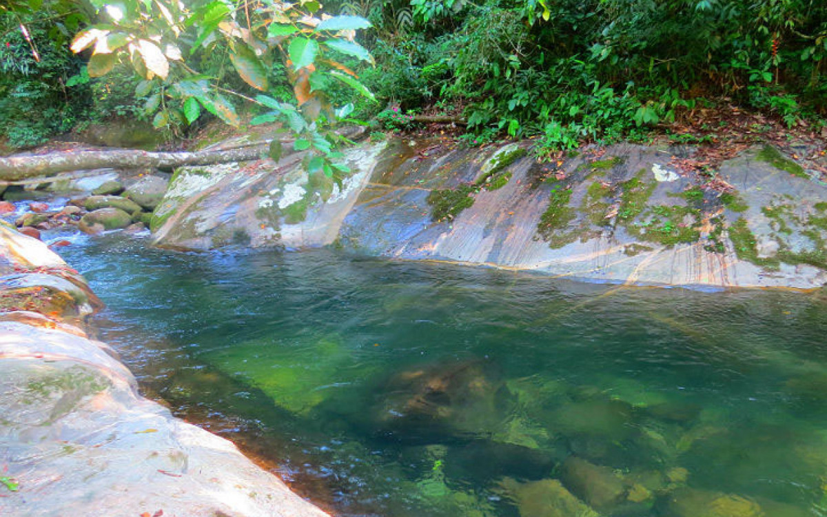 Cachoeira nos cânions do Iconha